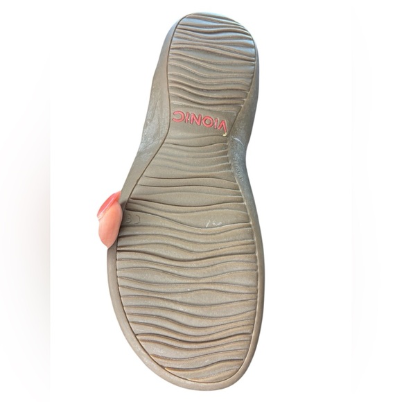 Vionic leather teal and Tan Bella Bow II flip-flop
Sandals size 8.5 preloved - Picture 5 of 6